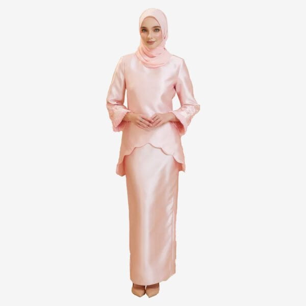 Qaseh Series in Soft Pink