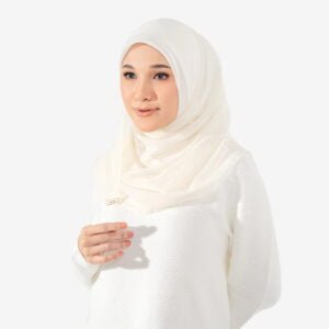 Qisya Lilit in Cream