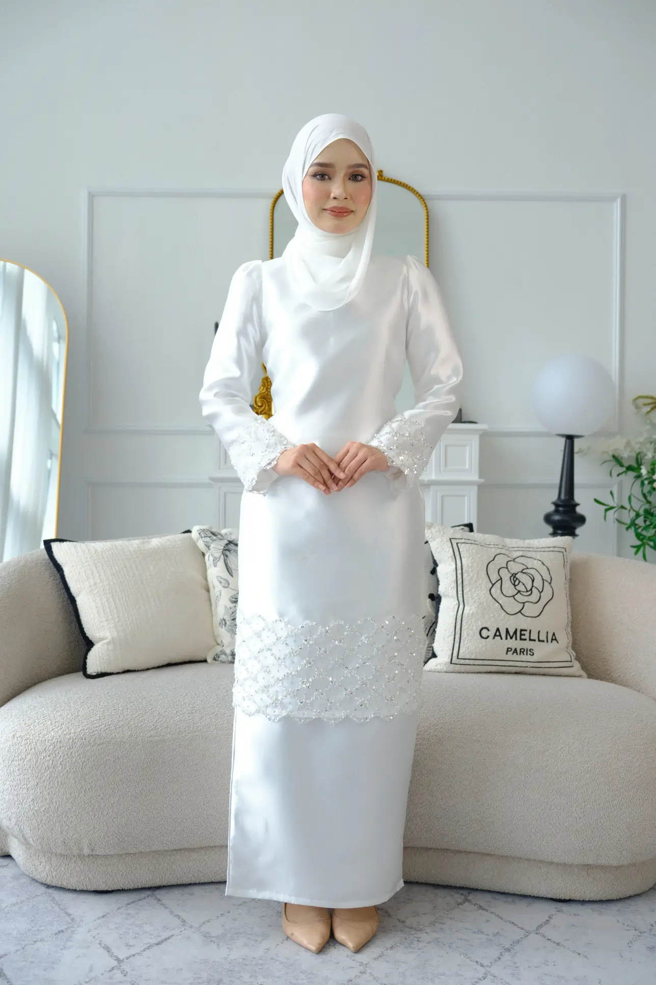 Dahlia Series in Off-white