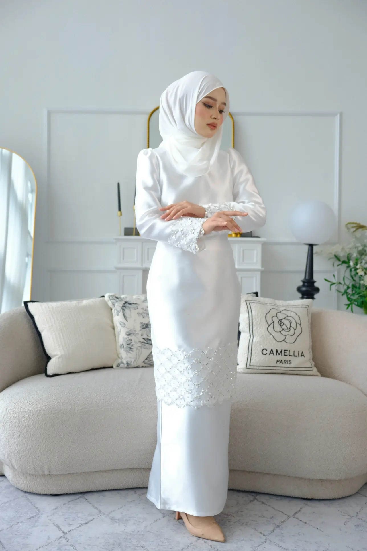 Dahlia Series in Off-white - Image 4