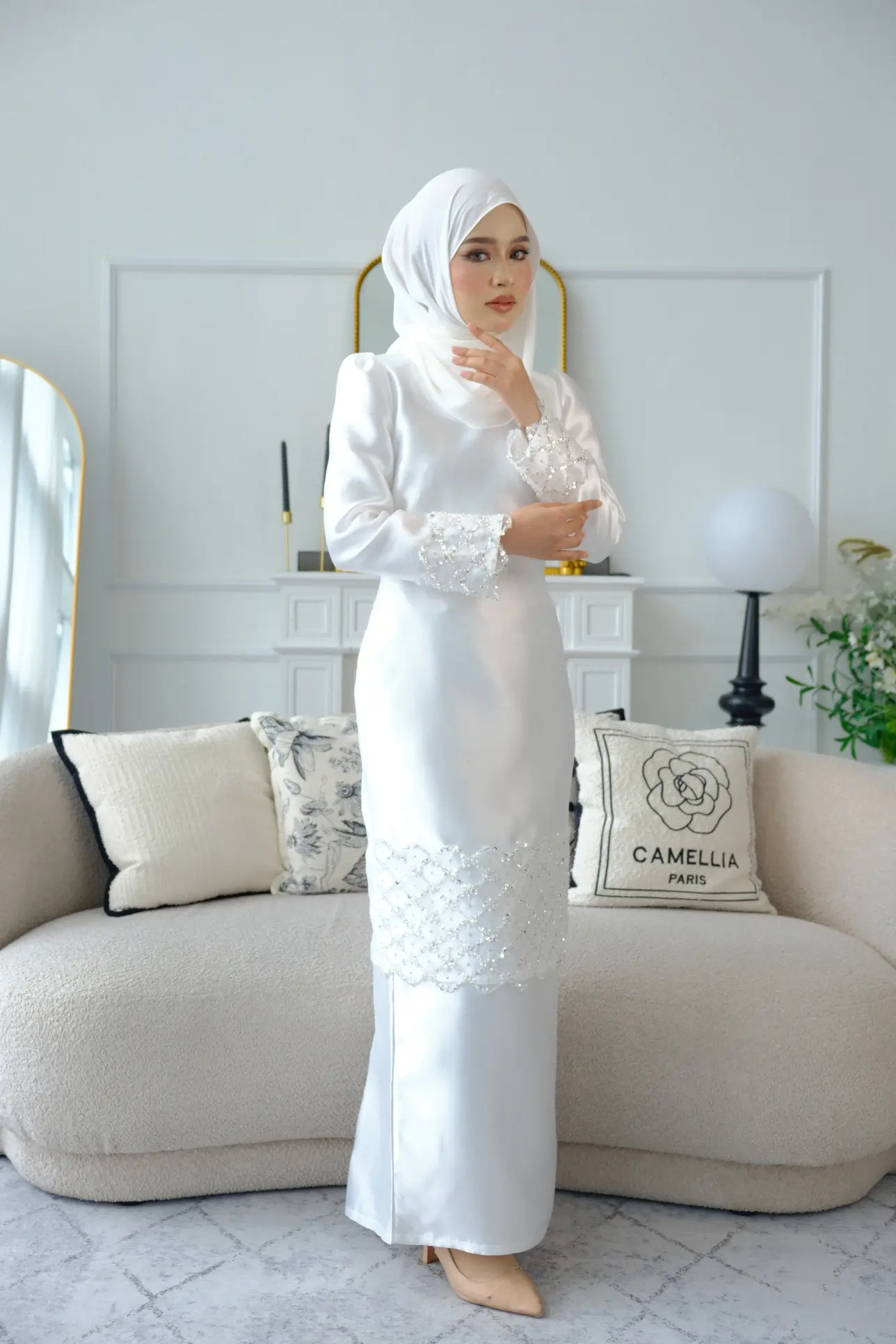 Dahlia Series in Off-white - Image 3
