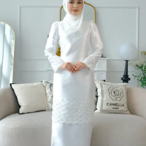 Dahlia Series in Off-white