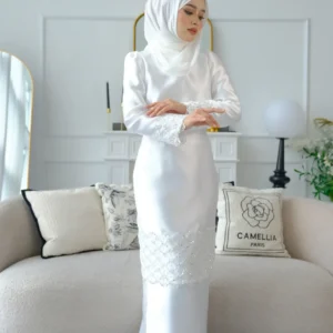 Dahlia Series in Off-white