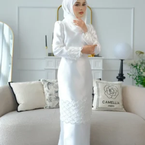 Dahlia Series in Off-white